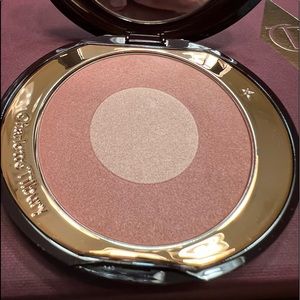 Charlotte Tilbury Cheek to Chic Pillow Talk Blush swish